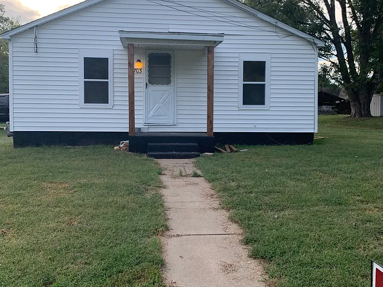 703 Main St — Photo 1