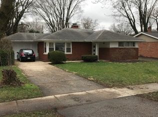 556 N County Line Rd, Hinsdale, IL 60521