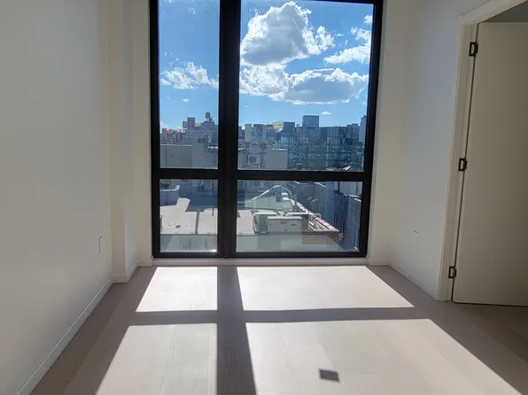 11-52 44th Drive image 6 of 15