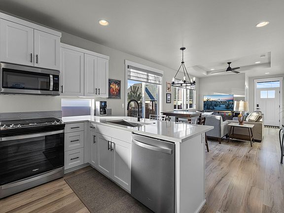 3rd image of 3859 NE Oakside Loop