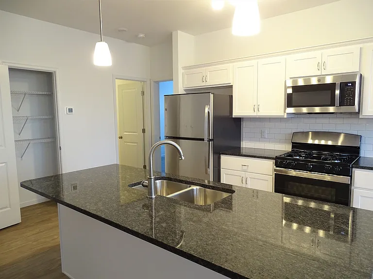 Park West Apartments — Photo 57