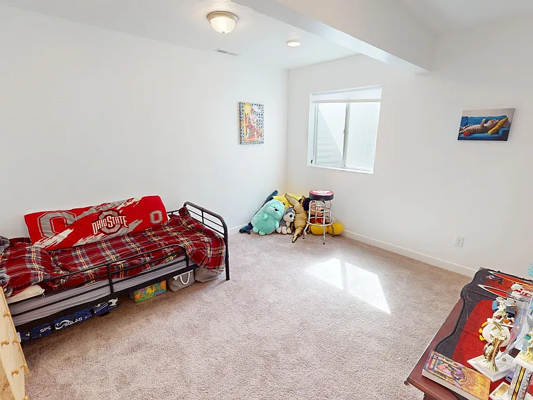 635 S Chan Dr E — Photo 16