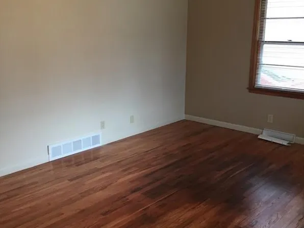 4000 Bowdoin St, Des Moines, IA 50313