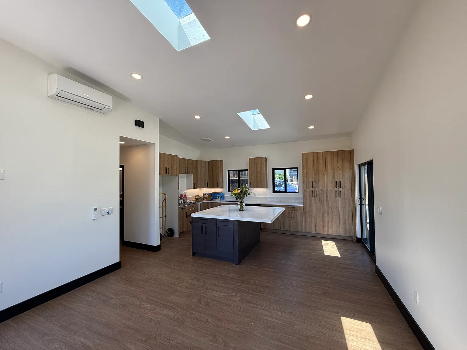 3 bed, 1000 sqft, $3,650 — Photo 4