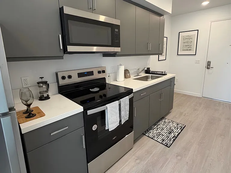 10705-09 Avalon Blvd. — Photo 16