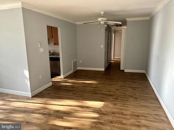 5600 Bloomfield Dr APT 203, Alexandria, VA 22312
