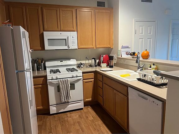 4th image of 155 S Kellogg Ave #124