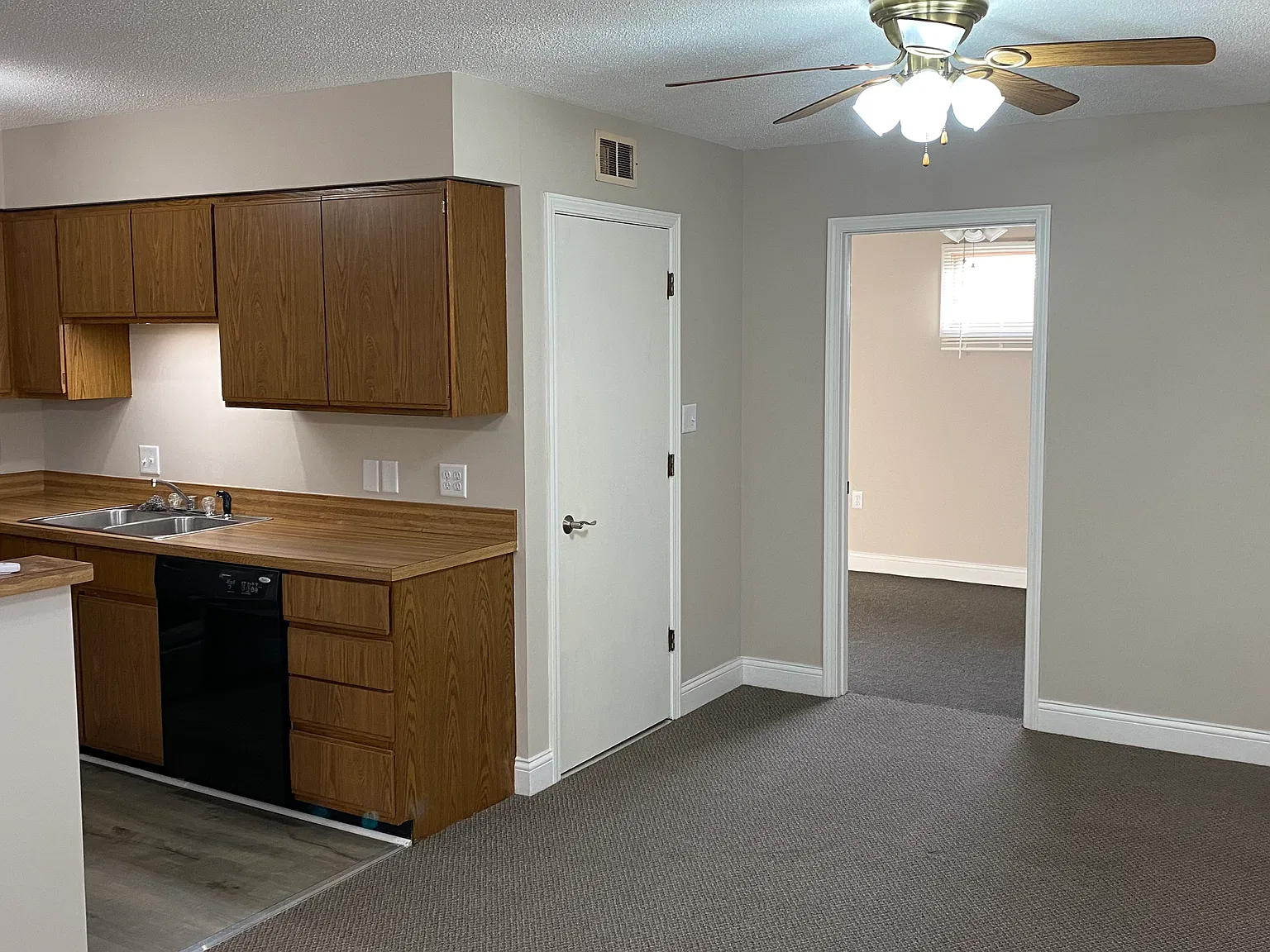 1 bed, 700 sqft, $1,075 — Photo 2
