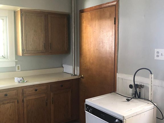 3rd image of 126 W Hartford St