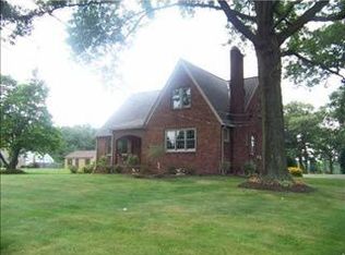 251 Oakville Rd, Beaver Falls, PA 15010