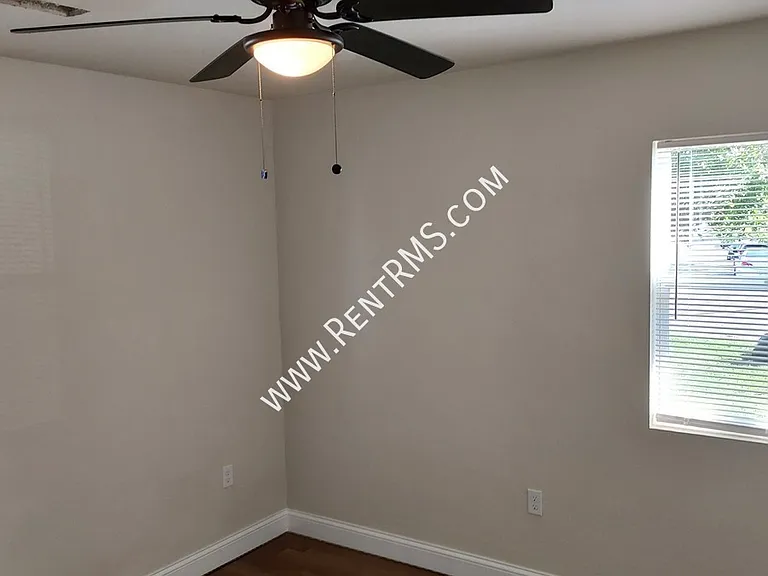 904 SW 33rd St — Photo 12