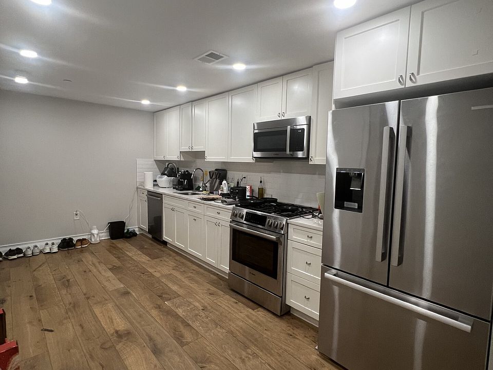 1st image of 14 Mount Hood Rd #1