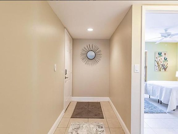 Hall entrance. On the right - 1st guest room.