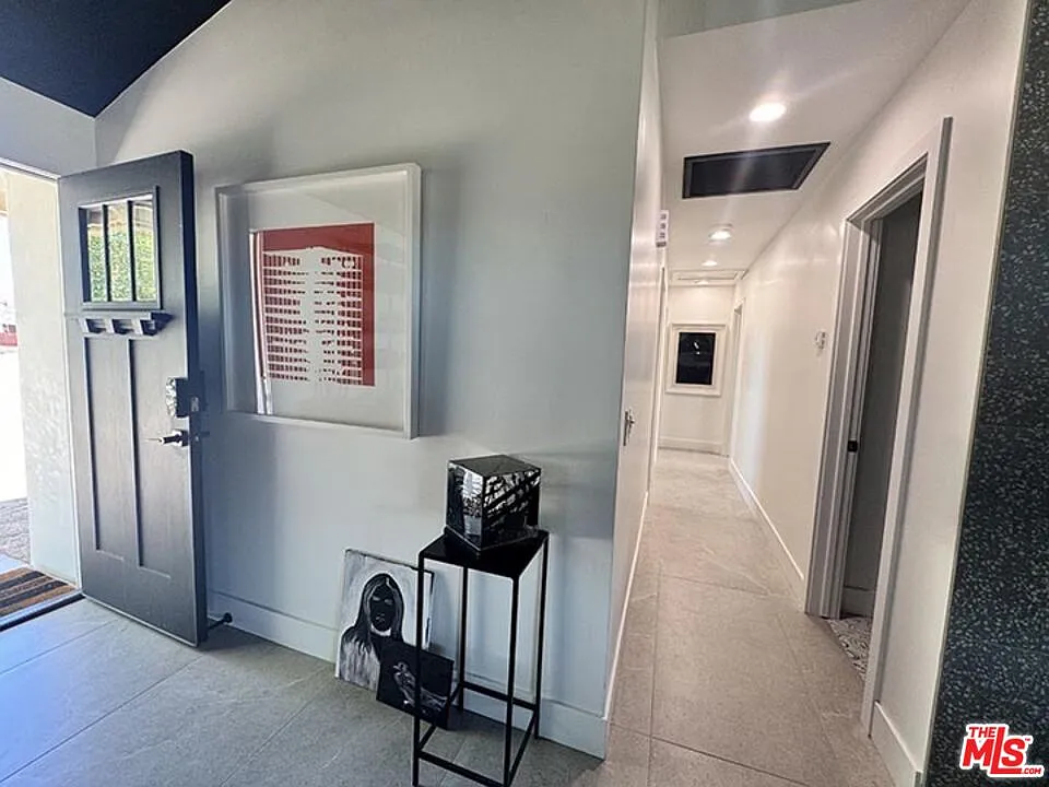 3 bed, 2.0 bath, 1228 sqft, $3,750 — Photo 3