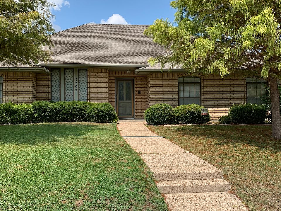1st image of 1505 Woodoak Dr