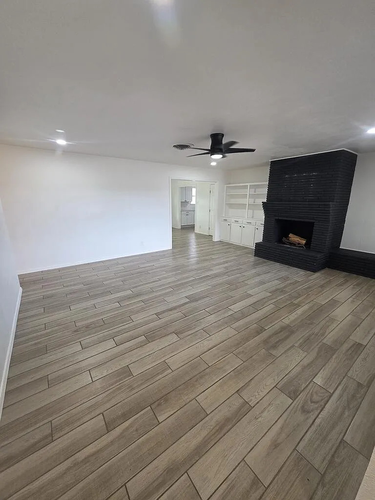 3 bed, 2.0 bath, 1409 sqft, $2,300 — Photo 3