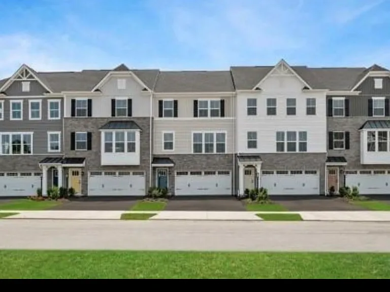 107 Leah Dr — Photo 1