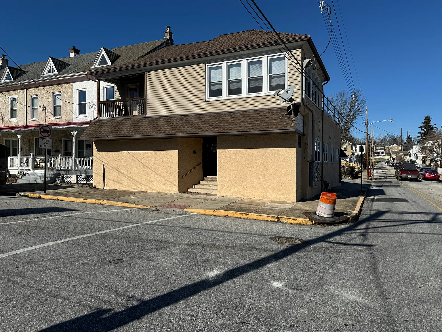 2 bed, 700 sqft, $1,600 — Photo 1