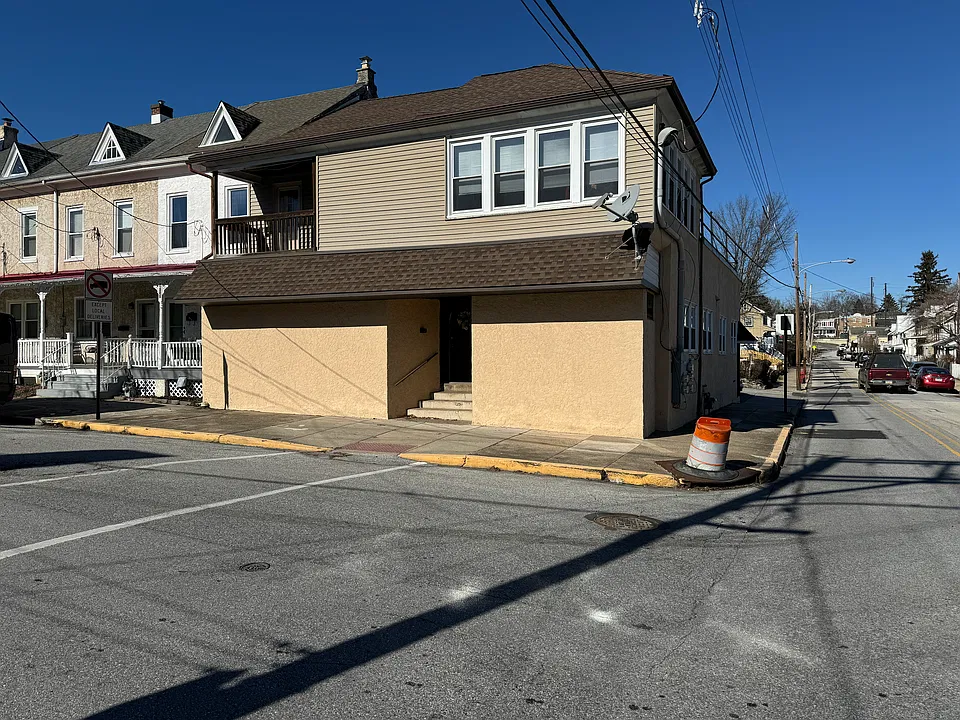 201 W Church St #4