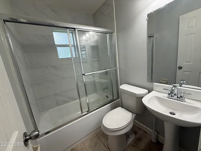 228 E Holly Dr — Photo 10