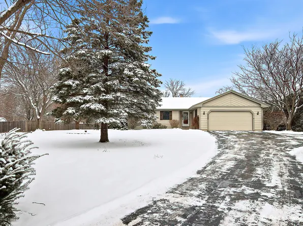 8508 Nolan St, Harvard, IL 60033