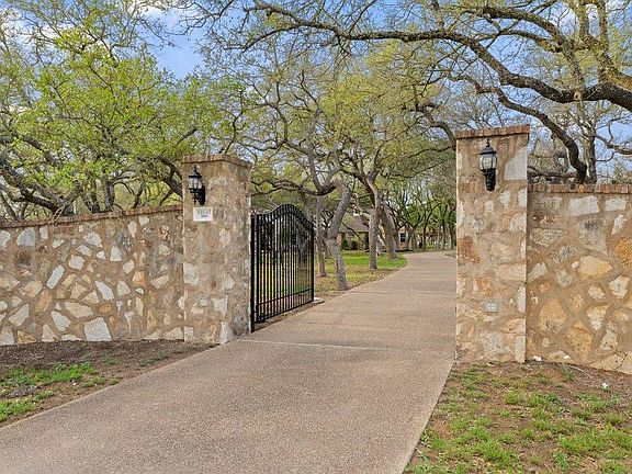2nd image of 999 Enchanted Oaks Dr