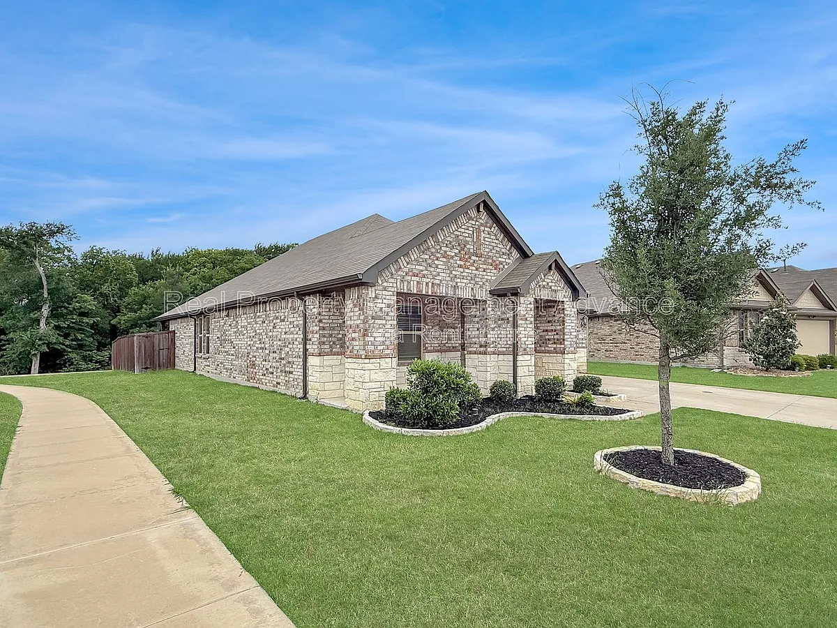 Building Photo - 579 White Water Dr