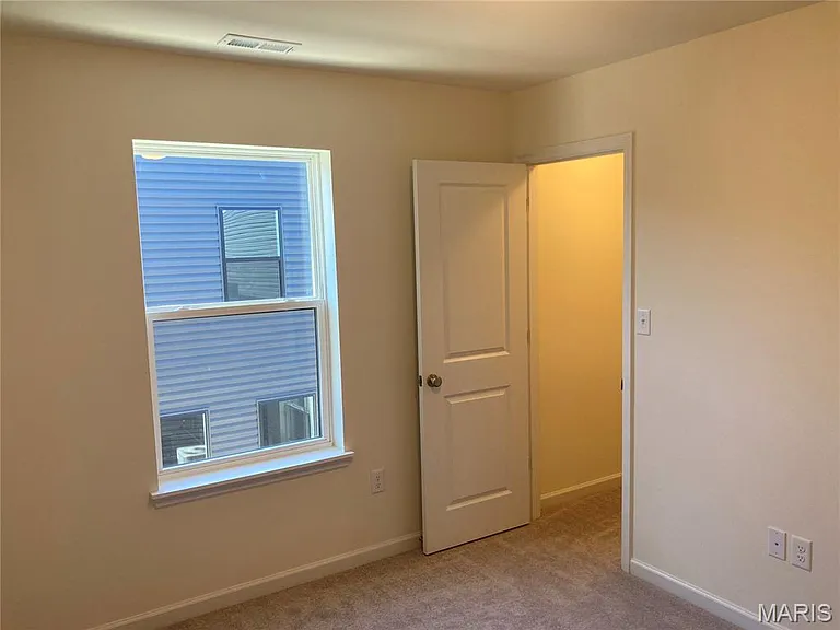 5004 Daggett Ave — Photo 9