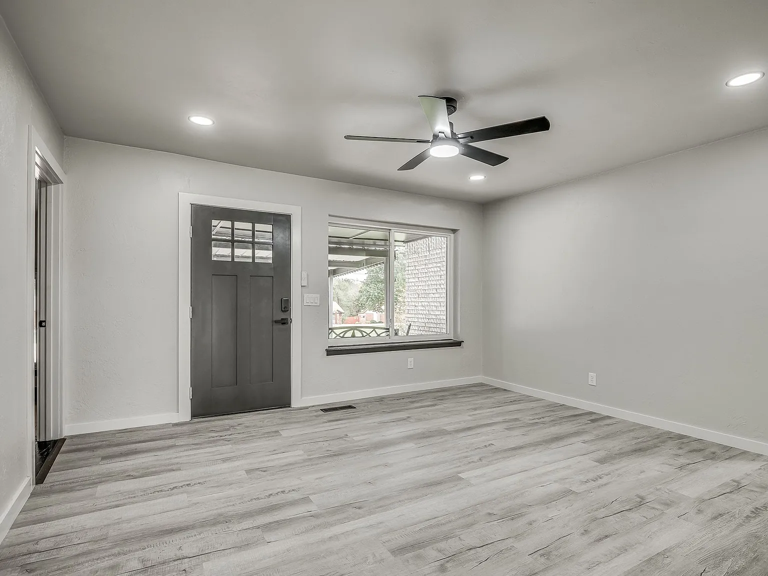 3501 Elizabeth St — Photo 3