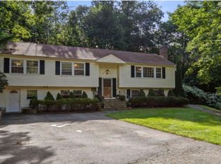 96 Washburn Ave, Wellesley, MA 02481
