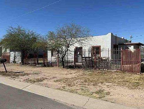 3rd image of 1620 S Santa Rita Ave