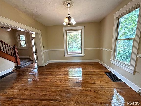 5th image of 902 Royal St