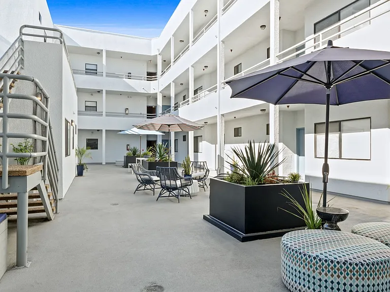 Terraces at La Cienega — Photo 17