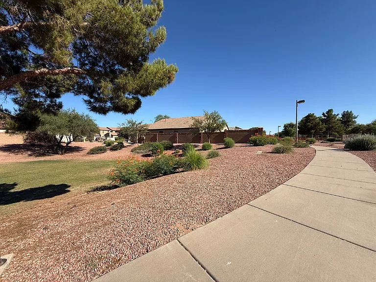 8202 S 47th Ave — Photo 45