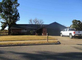 1012 Rosedale Dr, Ponca City, OK 74604