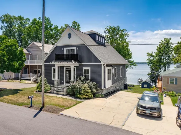 7737 Patuxent Dr, Saint Leonard, MD 20685