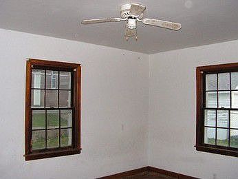 5th image of 1027 S Newton Ave