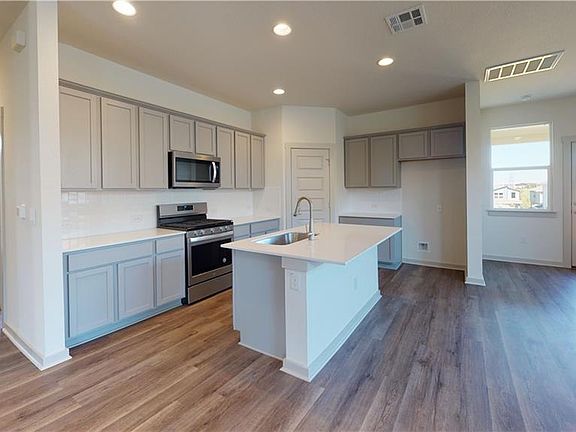 5th image of 7916 City Top Blvd