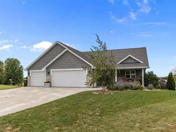 105 Zacharey Ct, New London, WI 54961