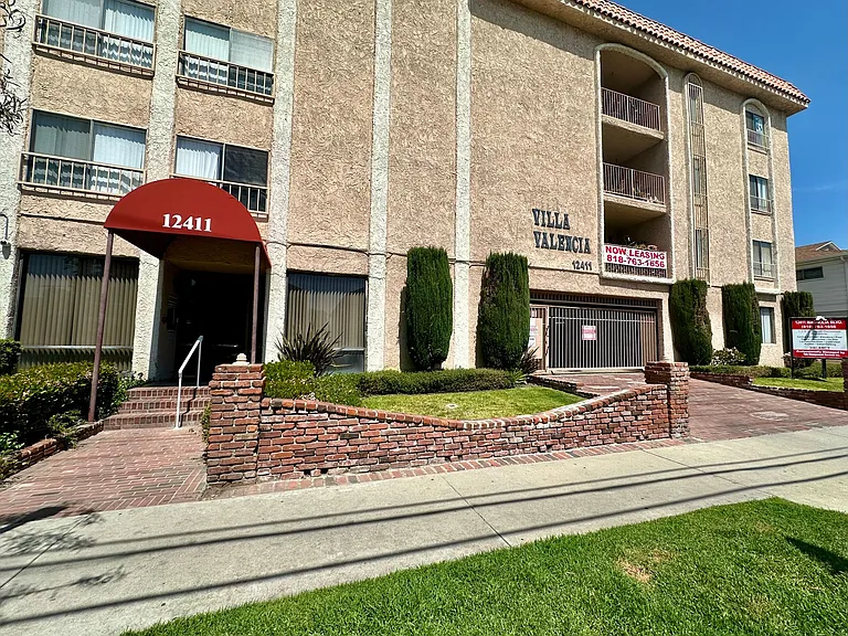 Villa Valencia Apartments — Photo 5