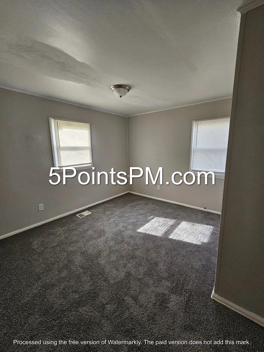 Building Photo - 4332 E 143rd St