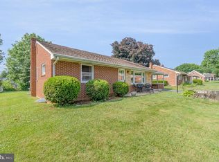 37 Woodward Dr, York, PA 17406