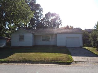 910 S Lane St, Palmyra, MO 63461