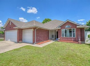 2512 Highland Dr, Moore, OK 73160