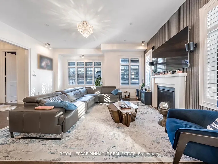 1504 Yellow Rose Cir #UPPER — Photo 12