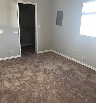 5th image of 910 SE Ireland St APT 102