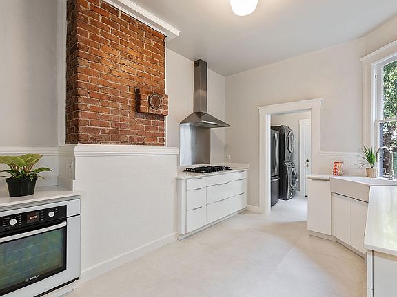 This photo shows the oven...but we have moved the fridge and unstacked the washer dryer...see next photo