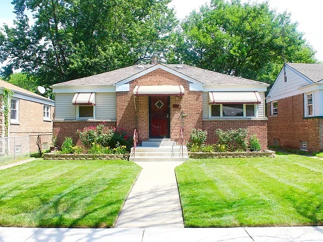 9923 S Clyde Ave photo 1