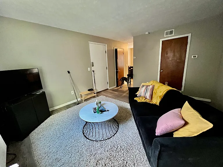 1235 Summit St #B — Photo 4
