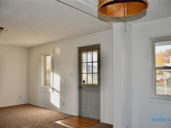 3rd image of 101 E Market St